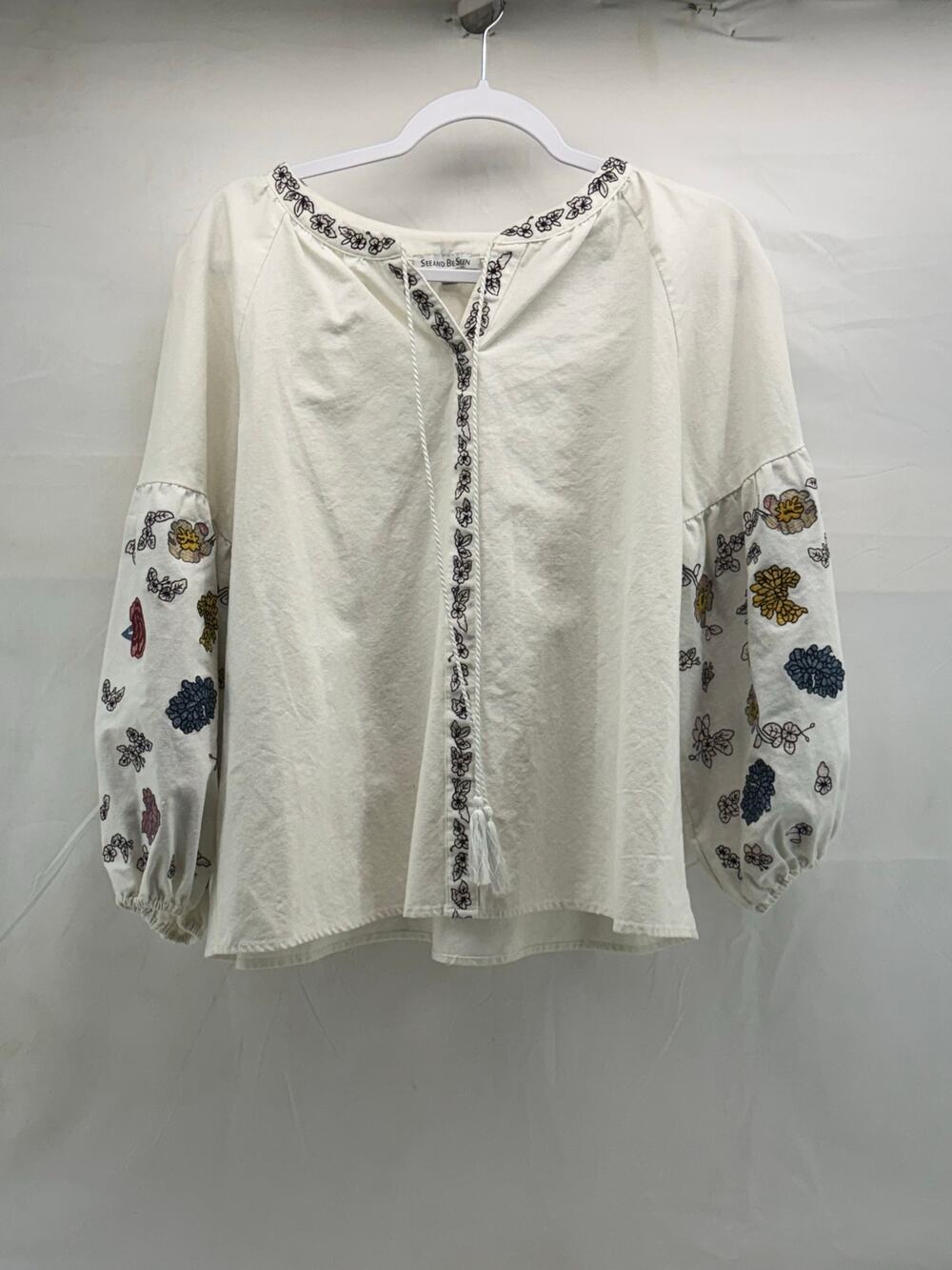 women's See and be seen M boho white floral Cotten top